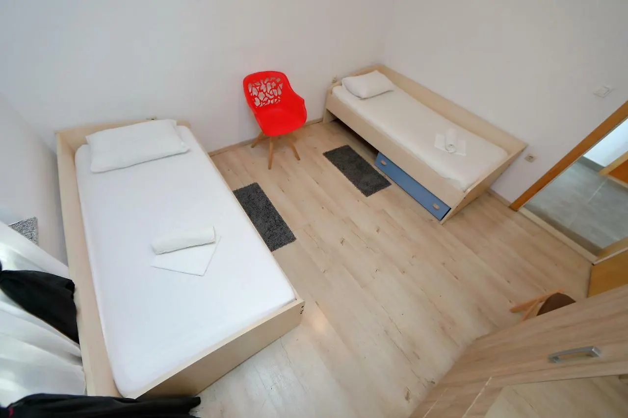 Holiday House Andrija ビビニェ