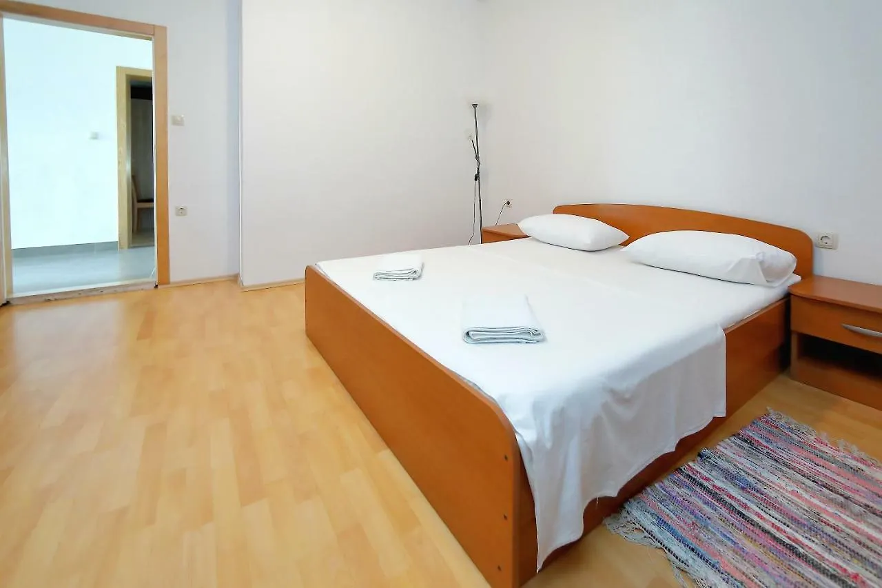 Holiday House Andrija ビビニェ ゲストハウス
