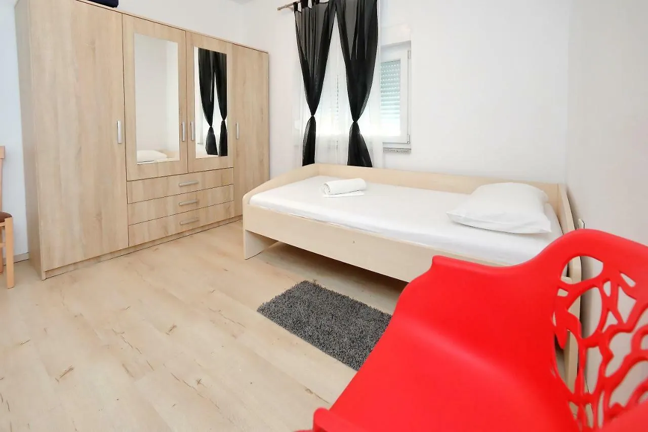 Holiday House Andrija ビビニェ